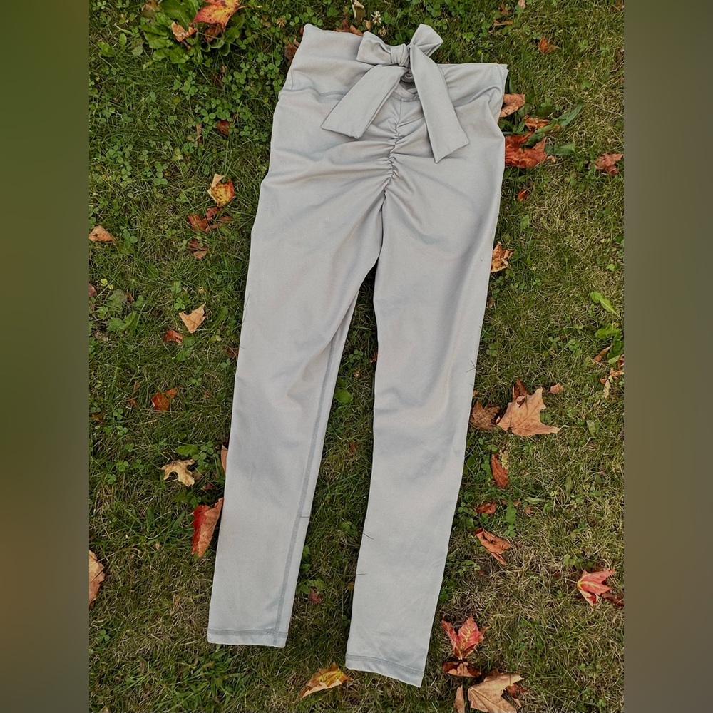 High-Waist Tie Front Leggings - Light Gray